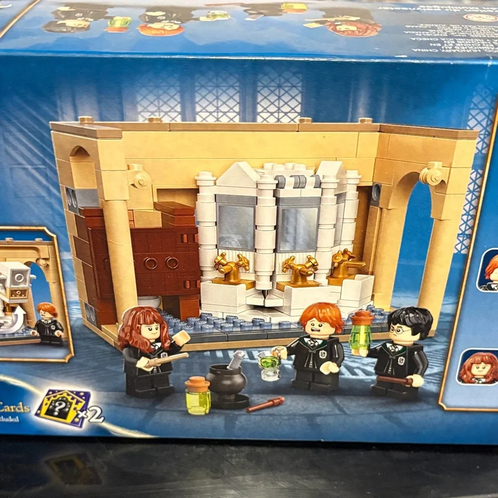 LEGO Harry Potter Potion Classroom Set - Tan & Blue - Picture 7 of 7